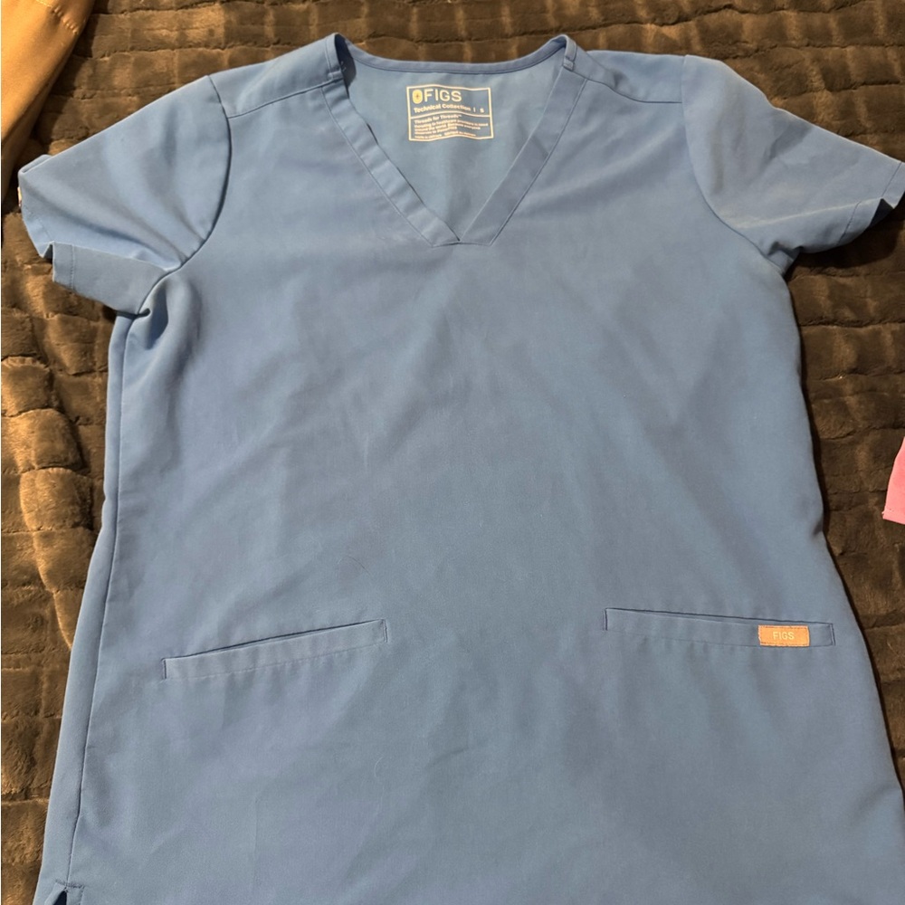 Figs ceil blue top